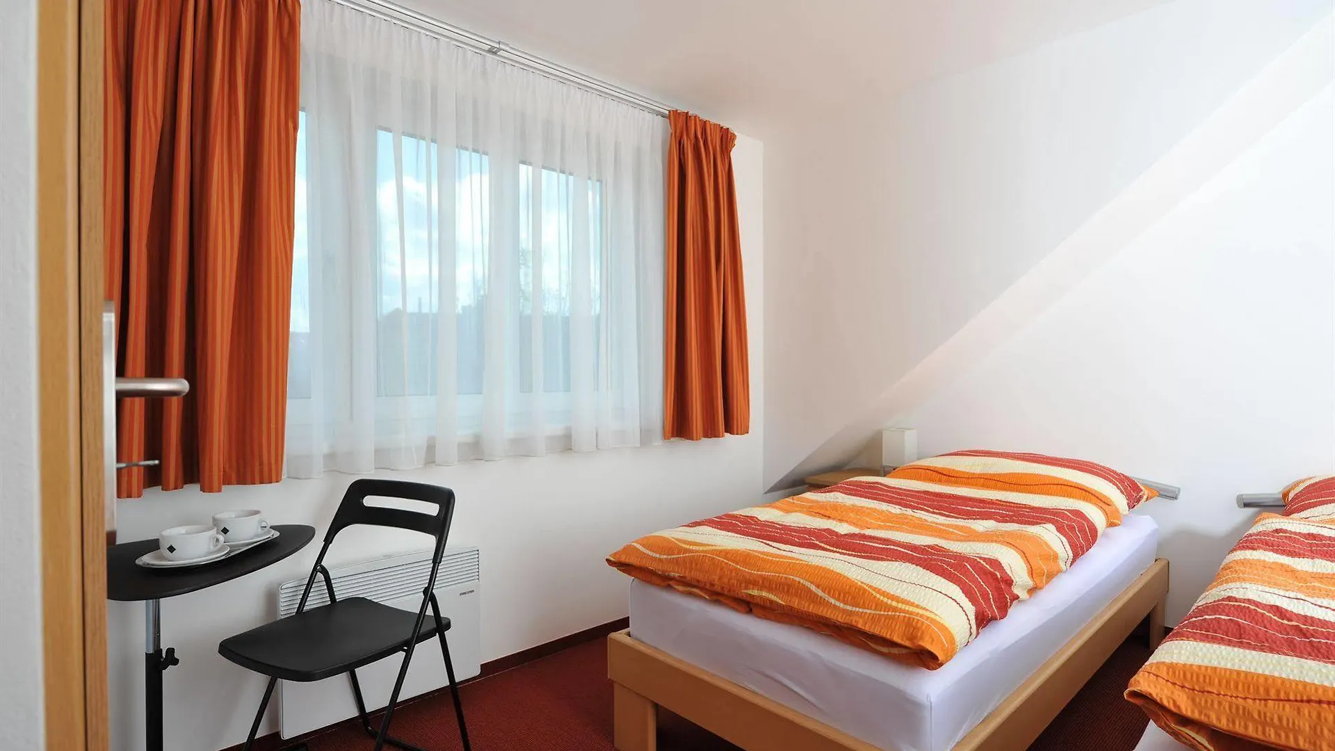 Habitat 16 Guest House Prague Отель